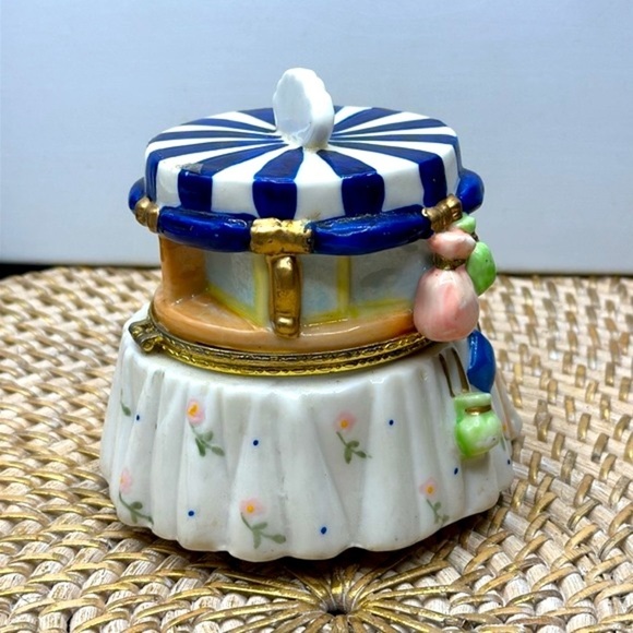 Vintage Ceramic Hand Painted Penny Chew Sweets Trinket Box - Hinged - Picture 4 of 6